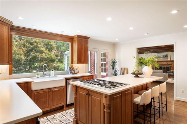 855 Old Creek Trail, Atlanta, GA 30328