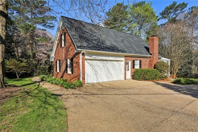 855 Old Creek Trail, Atlanta, GA 30328