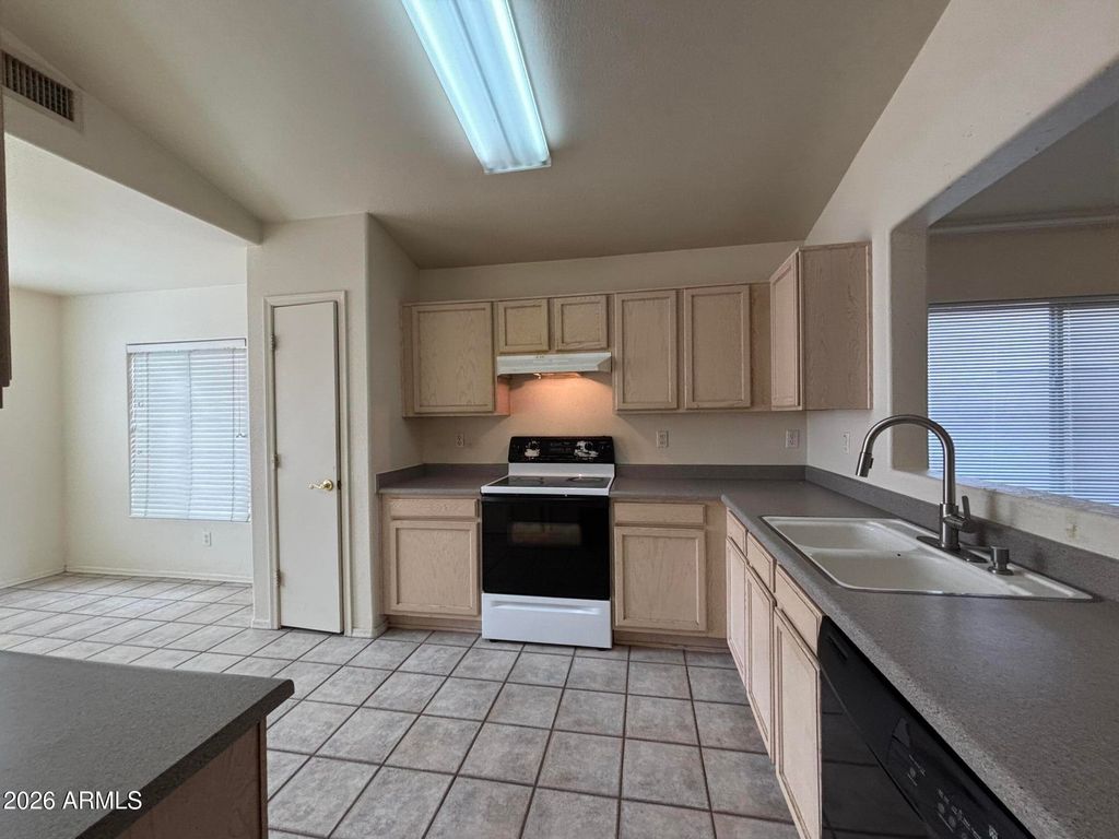 8540 W Rue de Lamour --, Peoria, AZ 85381 — photo 4