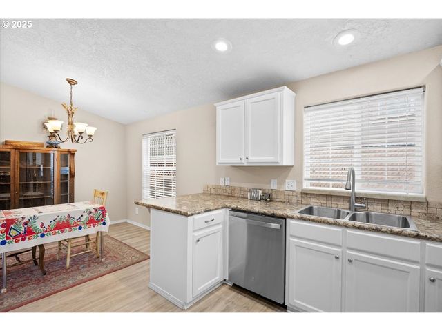 145 SAMANTHA Way, Canyonville, OR 97417