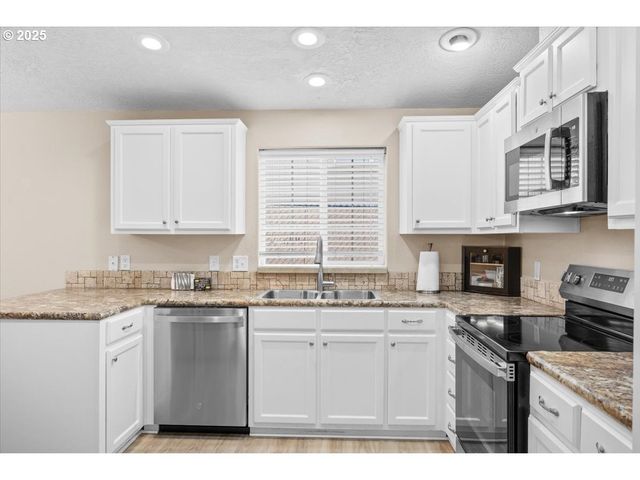 145 SAMANTHA Way, Canyonville, OR 97417