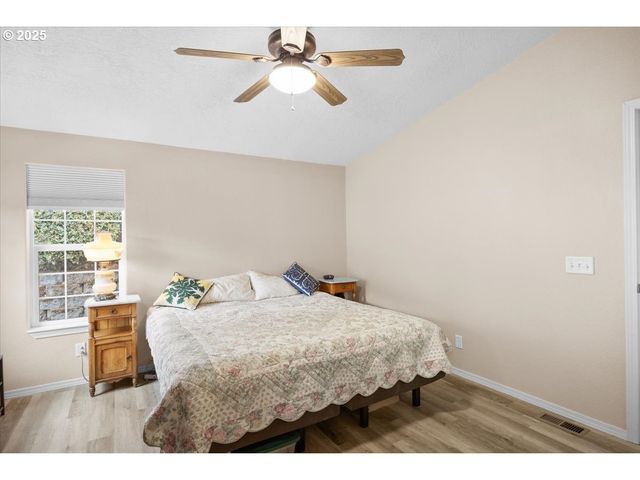 145 SAMANTHA Way, Canyonville, OR 97417