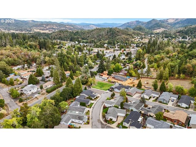 145 SAMANTHA Way, Canyonville, OR 97417