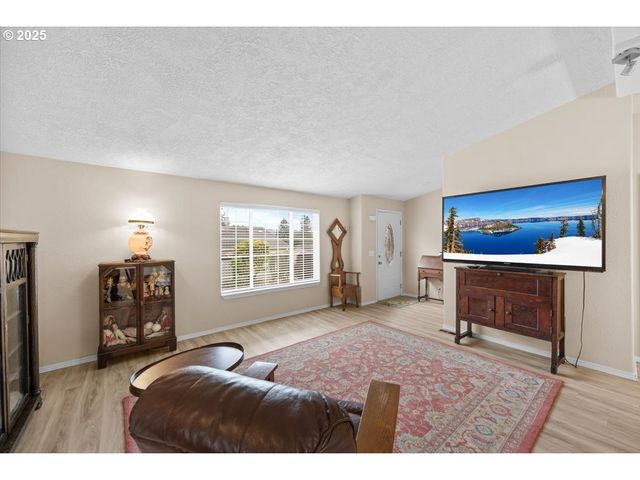 145 SAMANTHA Way, Canyonville, OR 97417