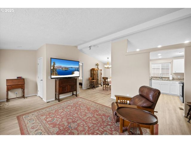 145 SAMANTHA Way, Canyonville, OR 97417