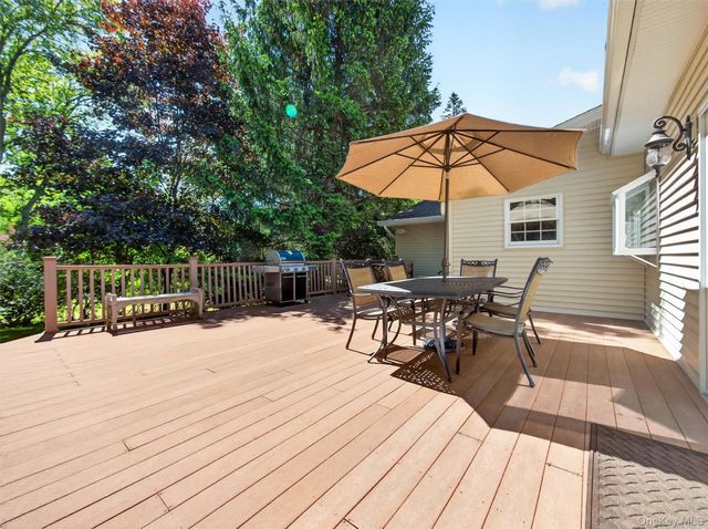 22 E Mayer Drive, Suffern, NY 10901