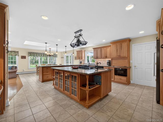 22 E Mayer Drive, Suffern, NY 10901