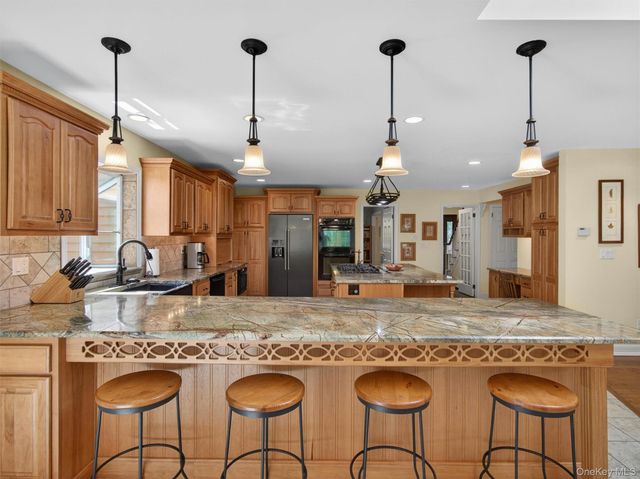 22 E Mayer Drive, Suffern, NY 10901