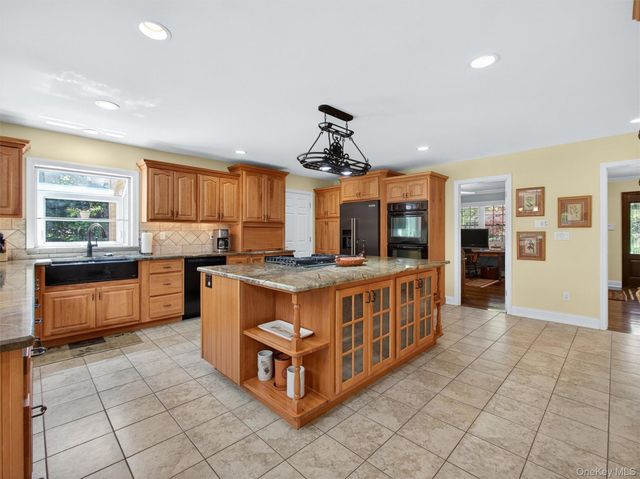 22 E Mayer Drive, Suffern, NY 10901