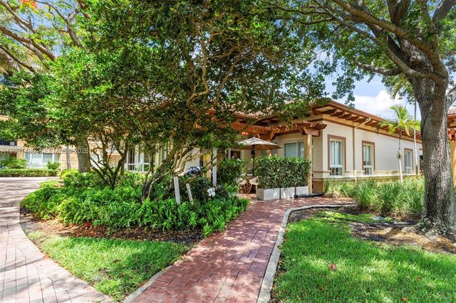 16132 Emerald Estates Dr, Weston, FL 33331