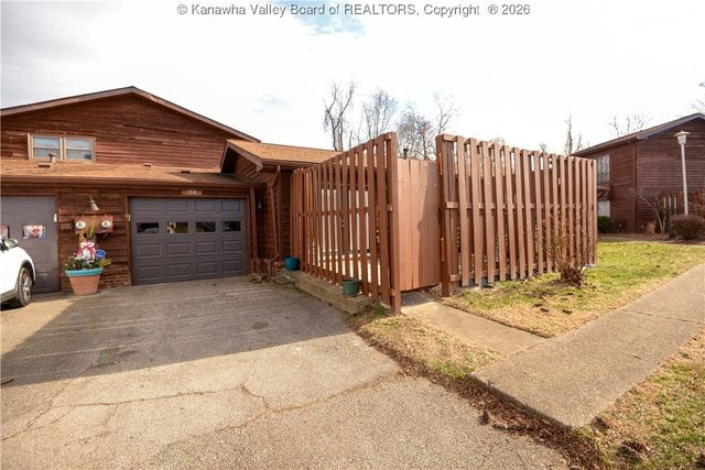 104 Trappers Place, Charleston, WV 25314