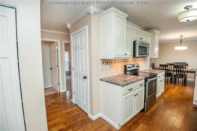 104 Trappers Place, Charleston, WV 25314