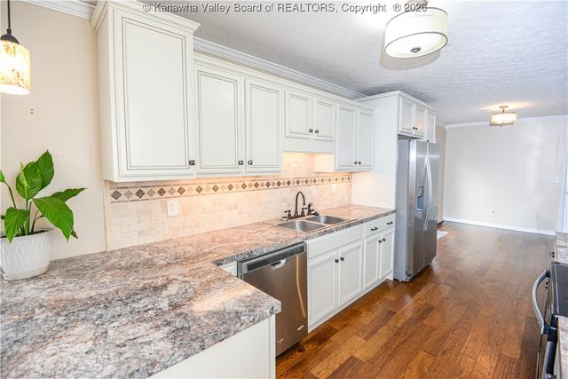 104 Trappers Place, Charleston, WV 25314