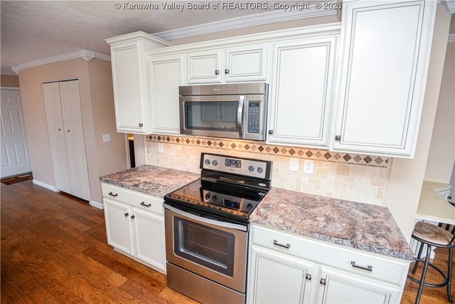 104 Trappers Place, Charleston, WV 25314