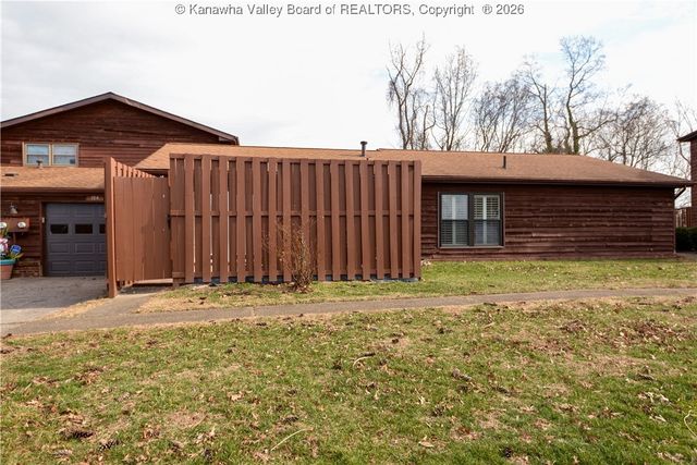 104 Trappers Place, Charleston, WV 25314