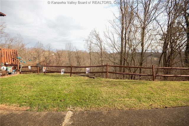 104 Trappers Place, Charleston, WV 25314