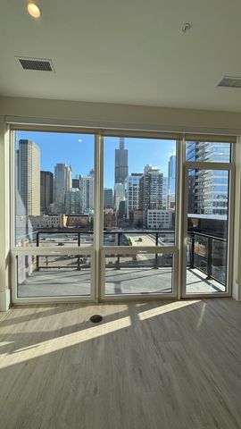 812 W Adams Street 301, Chicago, IL 60607