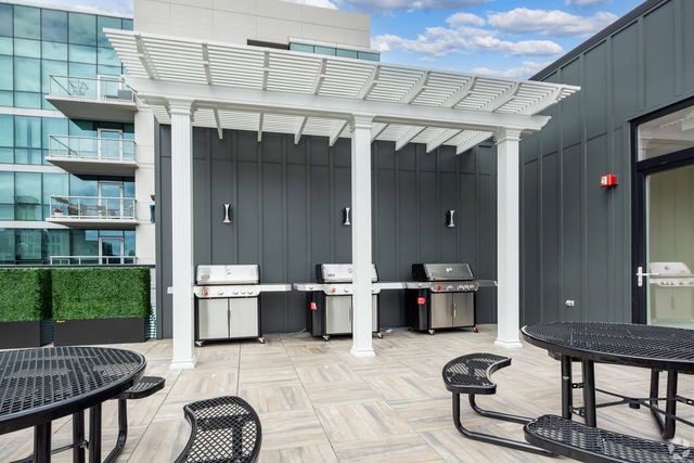 812 W Adams Street 301, Chicago, IL 60607