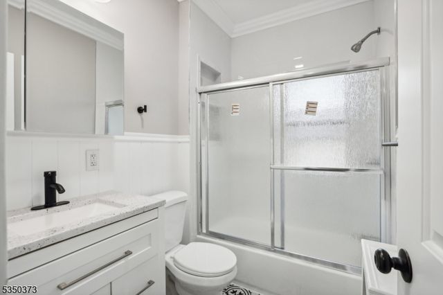 621 Roosevelt Ave, Carteret Boro, NJ 07008