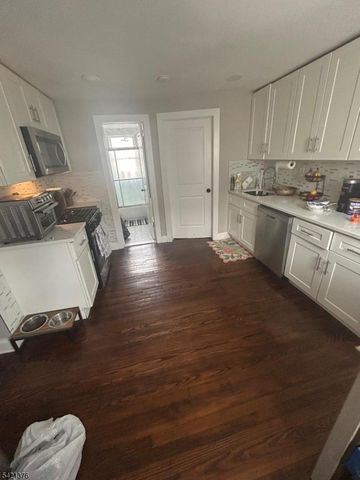 621 Roosevelt Ave, Carteret Boro, NJ 07008