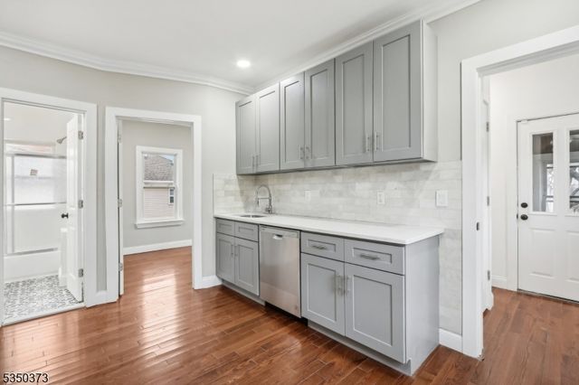 621 Roosevelt Ave, Carteret Boro, NJ 07008