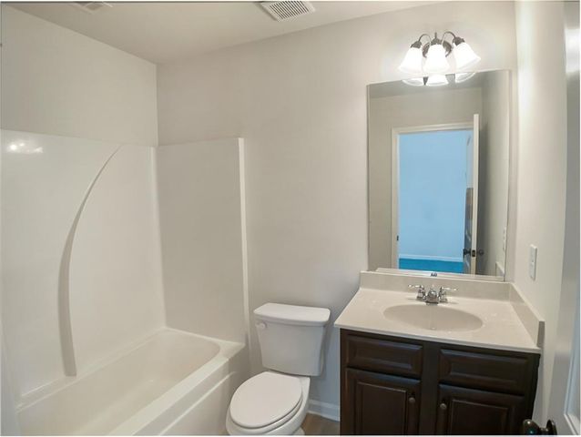 412 Live Oak Pass, Loganville, GA 30052