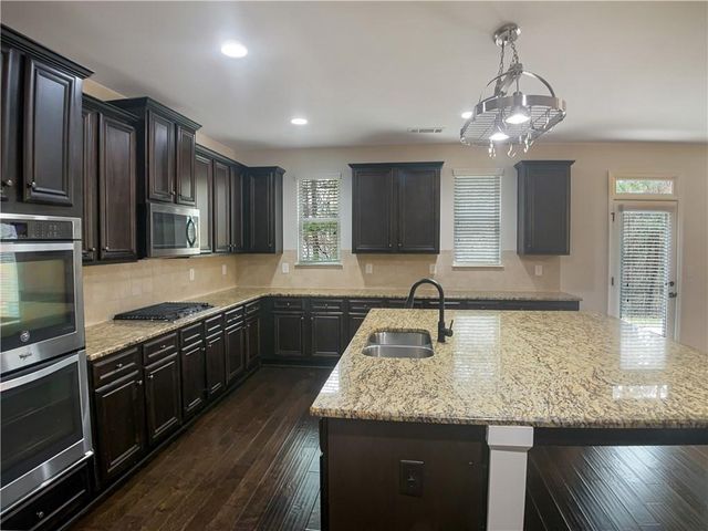 412 Live Oak Pass, Loganville, GA 30052