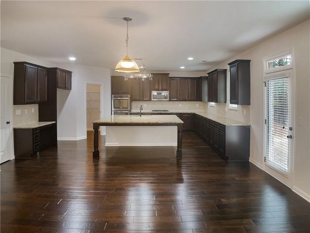 412 Live Oak Pass, Loganville, GA 30052