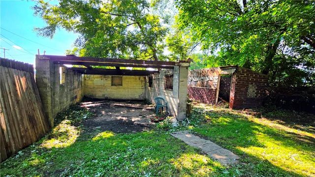 520 N Garland Avenue, Kansas City, MO 64120