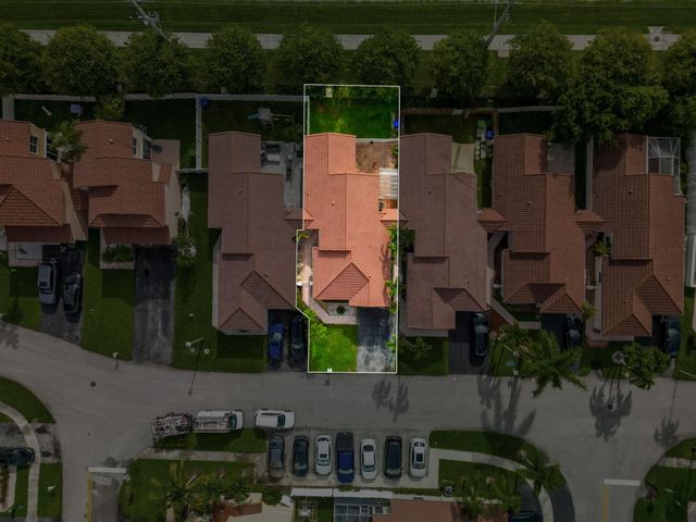 681 NW 172nd Ter, Pembroke Pines, FL 33029