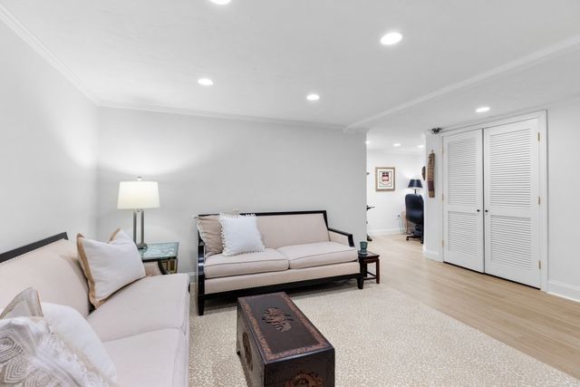 84 Walpole St 1C, Canton, MA 02021