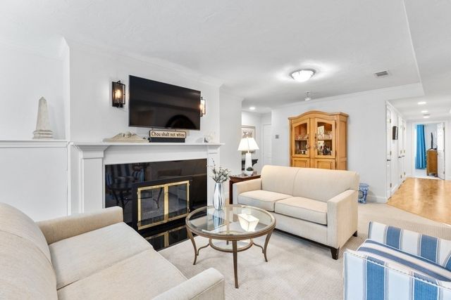 84 Walpole St 1C, Canton, MA 02021