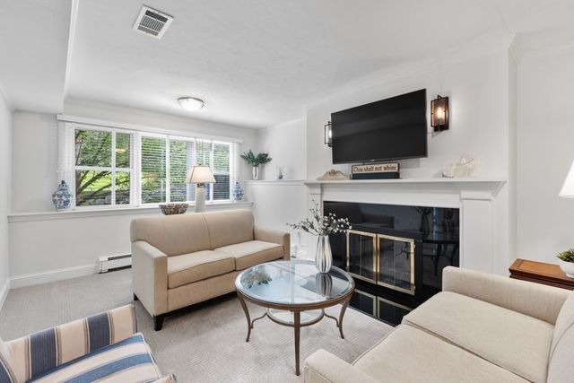 84 Walpole St 1C, Canton, MA 02021