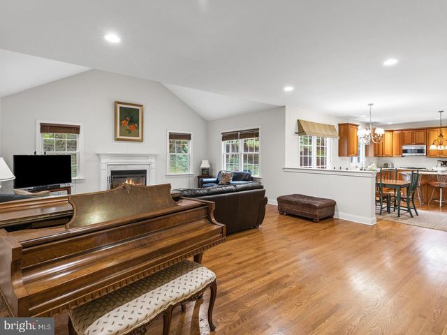 1425 LINDSAY LN, Jenkintown, PA 19046