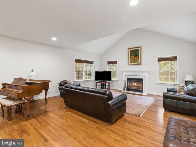 1425 LINDSAY LN, Jenkintown, PA 19046