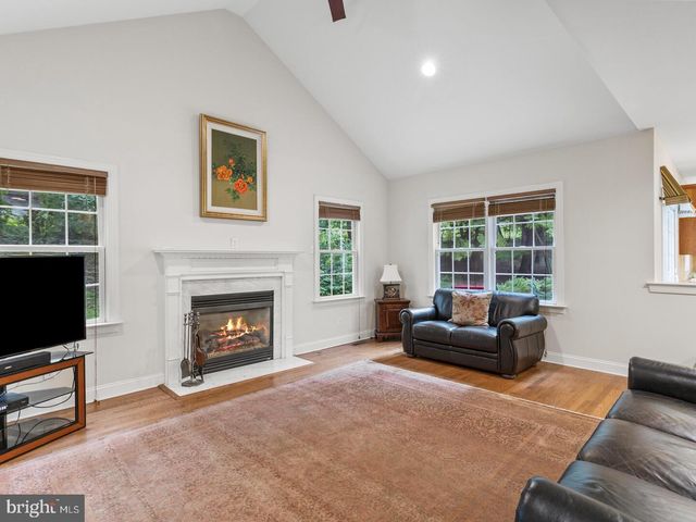 1425 LINDSAY LN, Jenkintown, PA 19046