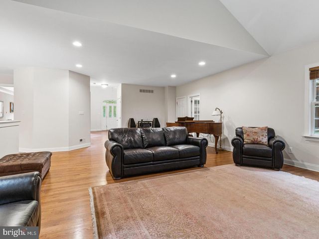 1425 LINDSAY LN, Jenkintown, PA 19046