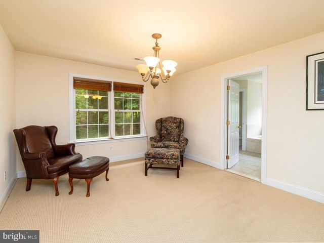 1425 LINDSAY LN, Jenkintown, PA 19046