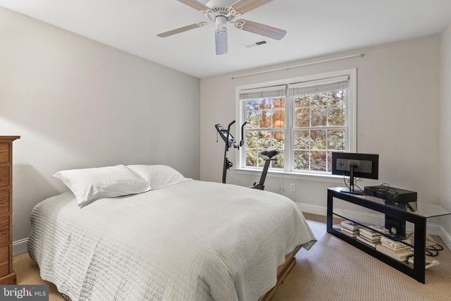 1425 LINDSAY LN, Jenkintown, PA 19046