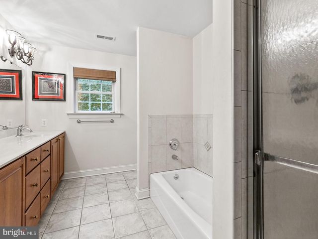 1425 LINDSAY LN, Jenkintown, PA 19046