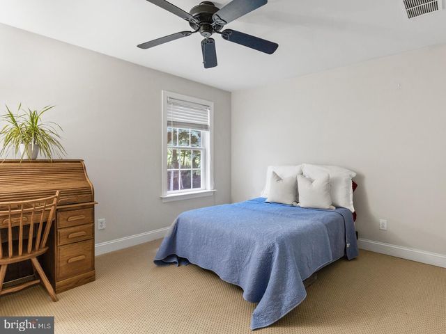 1425 LINDSAY LN, Jenkintown, PA 19046