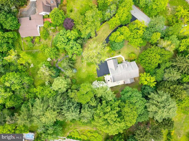 1425 LINDSAY LN, Jenkintown, PA 19046