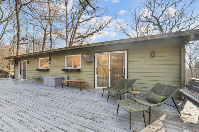 20 Cedar Road E, Katonah, NY 10536