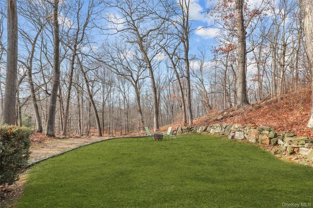 20 Cedar Road E, Katonah, NY 10536