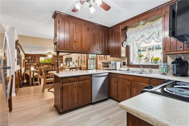 621 Old Dominion RD, Yorktown, VA 23692
