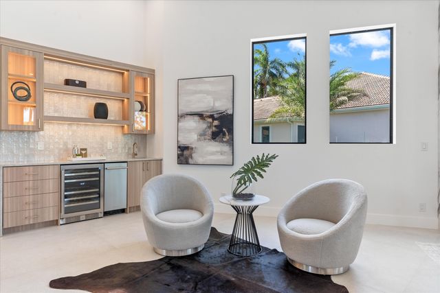 2525 Seminole Circle, West Palm Beach, FL 33409
