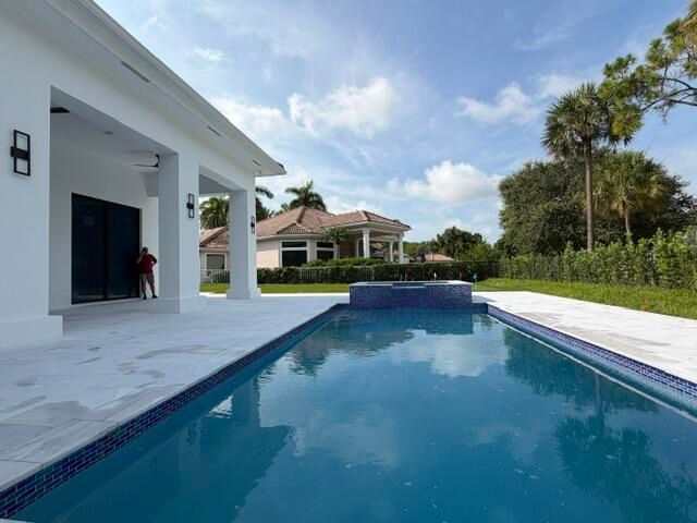 2525 Seminole Circle, West Palm Beach, FL 33409