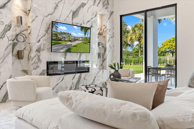 2525 Seminole Circle, West Palm Beach, FL 33409