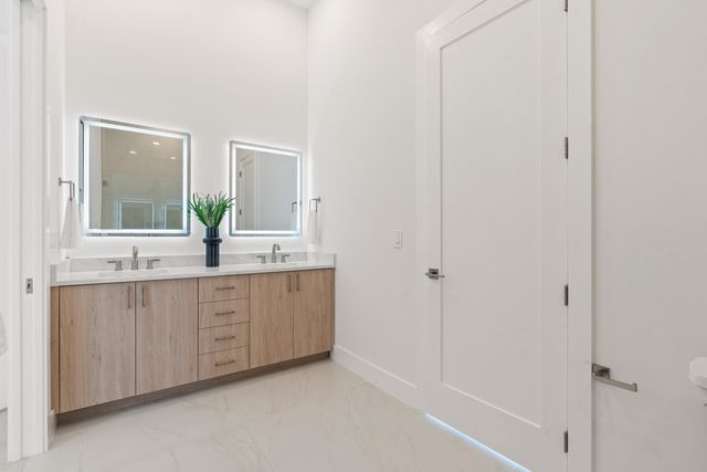 2525 Seminole Circle, West Palm Beach, FL 33409