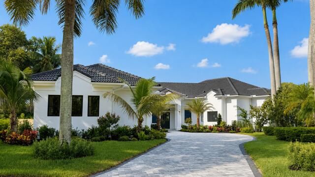 2525 Seminole Circle, West Palm Beach, FL 33409